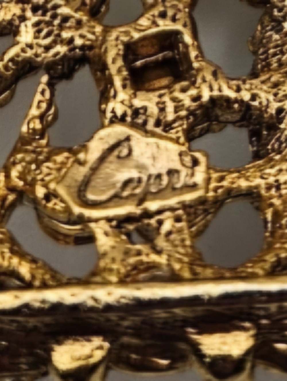 Vintage Capri Signed Rhinestone Brooch Square Gold Tone Openwork Geometric Pin - Picture 7 of 7